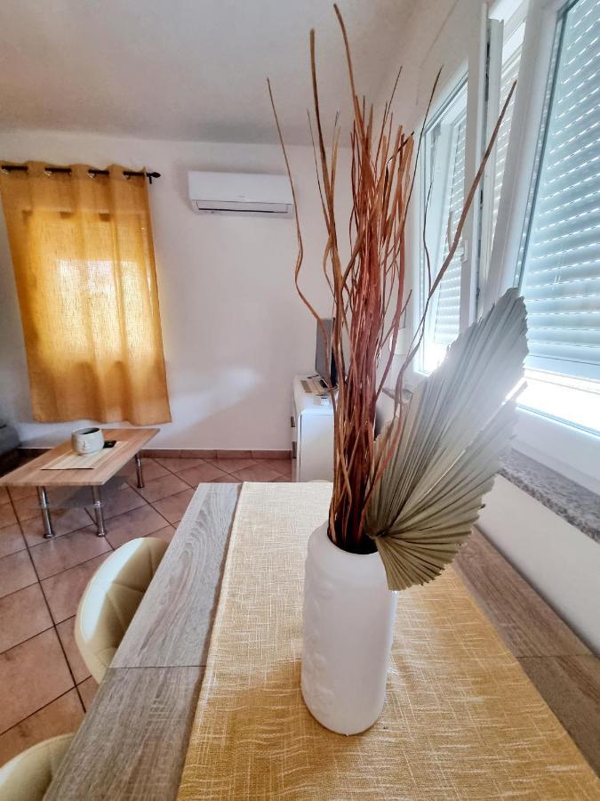 Apartments Ema Pula Exterior photo