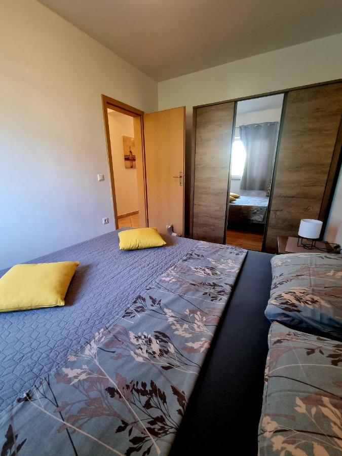 Apartments Ema Pula Exterior photo