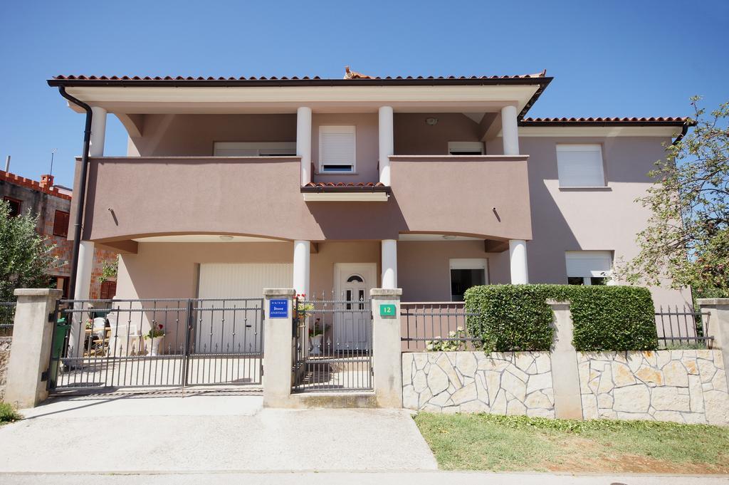 Apartments Ema Pula Exterior photo